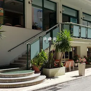 Chic Hotel